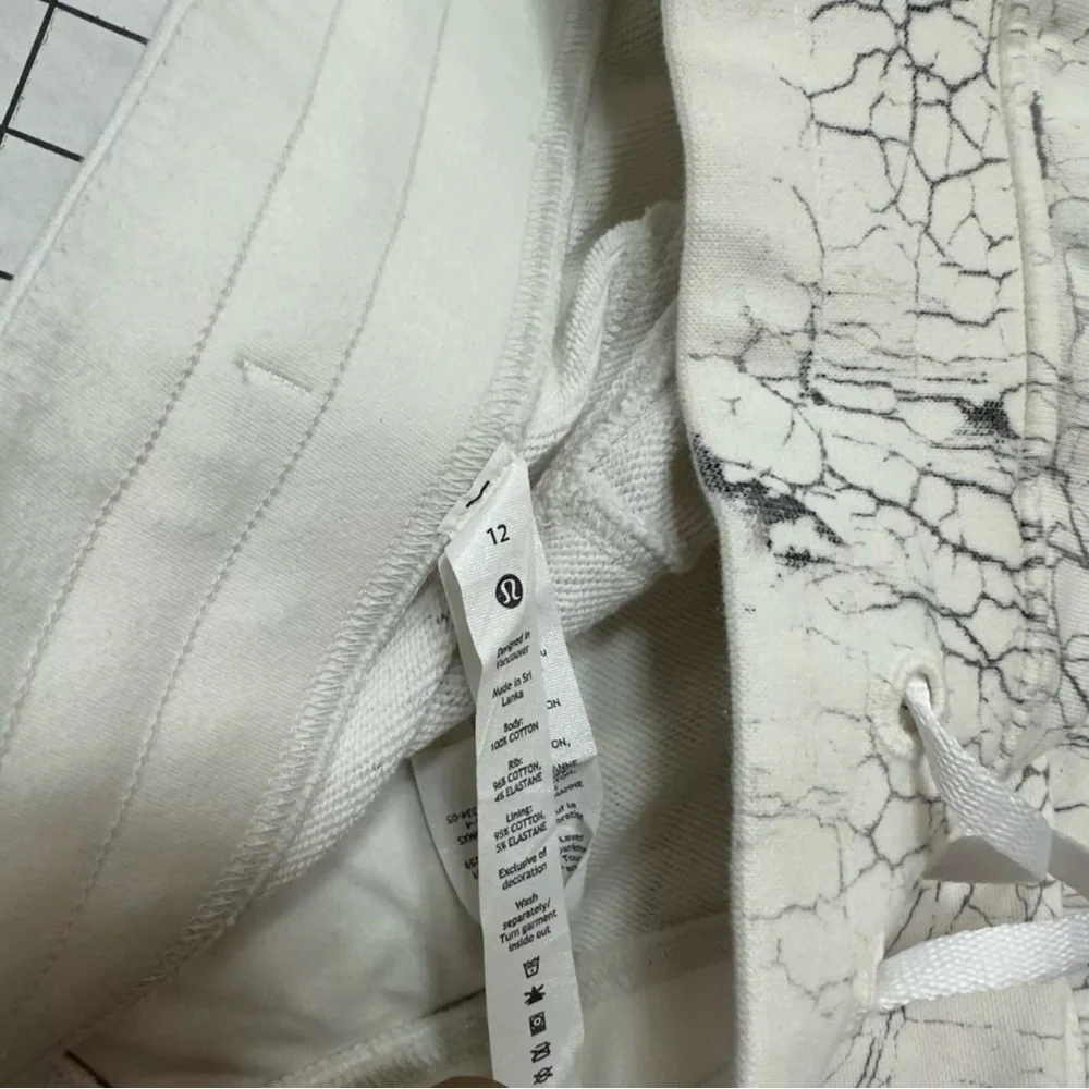 Lululemon sz 12 cracked print drawstring joggers A42